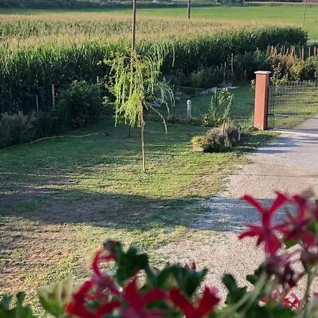 فندق مبيت وإفطار Cascina 'la Giardina' فوسّانو